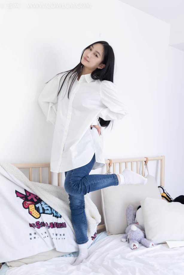 物恋传媒 NO.2418 小影-帆布鞋、白棉袜、短白丝、裸足[170P/1V/5.35GB]