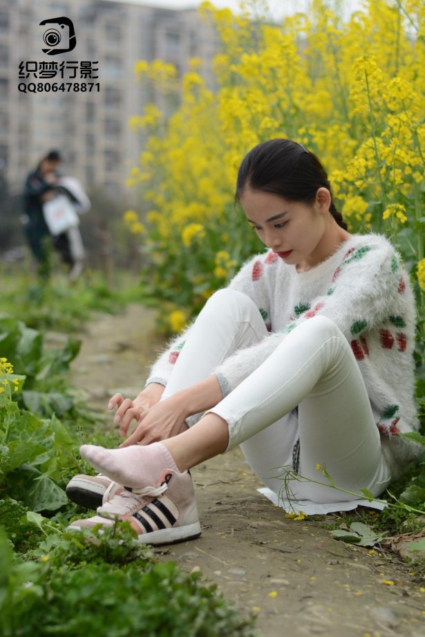 [织梦映像]NO.098 油菜花田里的棉袜 [199P/1.13G]