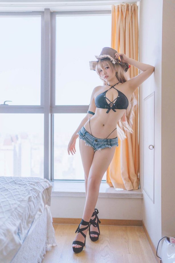 阿半今天很开心 – 碧蓝航线 让巴尔泳装[20P/227MB]