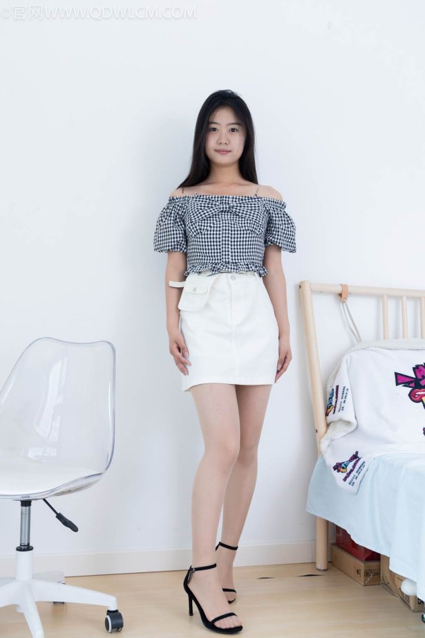 物恋传媒 NO.2484 芋头-三双高跟凉鞋、薄肉丝、裸足[151P/1V/6.47GB]