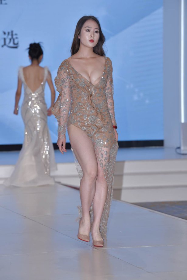 精选街拍作品 NO.6164 迷人亮片裙[108P/243MB]