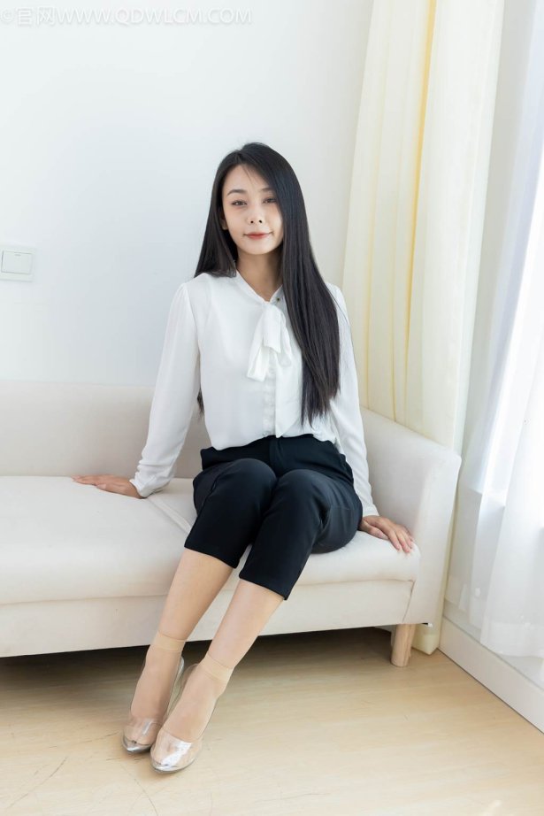 物恋传媒 NO.2451 岚岚-高跟鞋、短肉丝、裸足、剪指甲剧情[160P/1V/4.76GB]