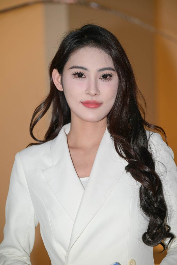 精选街拍作品 NO.6089 白色西装裙[42P/83MB]