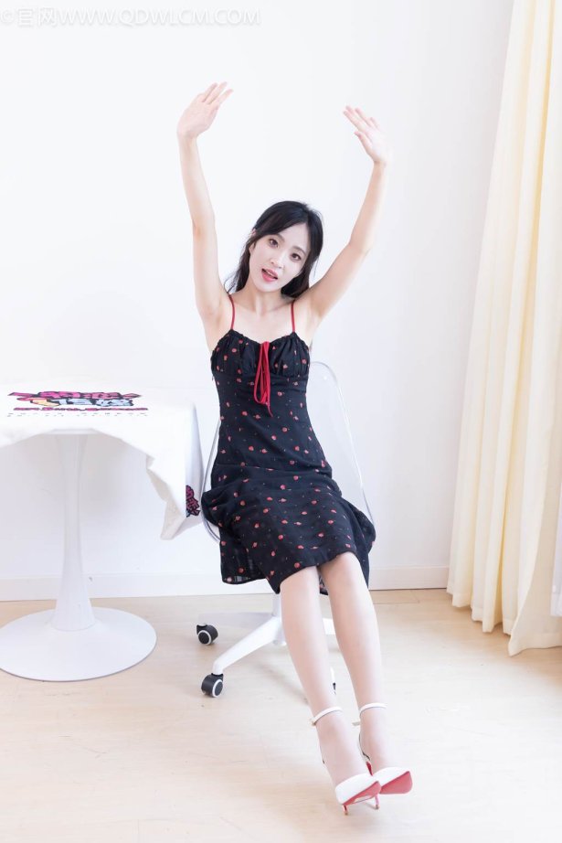 物恋传媒 NO.2481 辣辣-高跟鞋、薄肉丝[150P/1V/3.72GB]