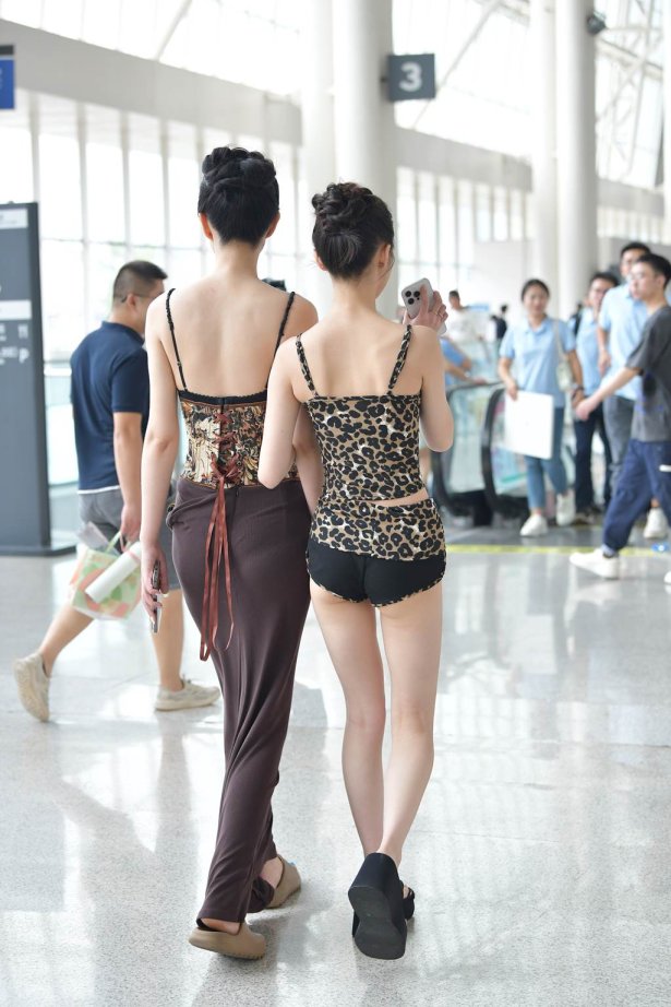 精选街拍作品 NO.6048 青春甜美姐妹[136P/323MB]