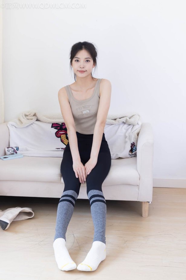 物恋传媒 NO.2490 茯苓-长靴、白棉袜、裸足[180P/1V/4.14GB]