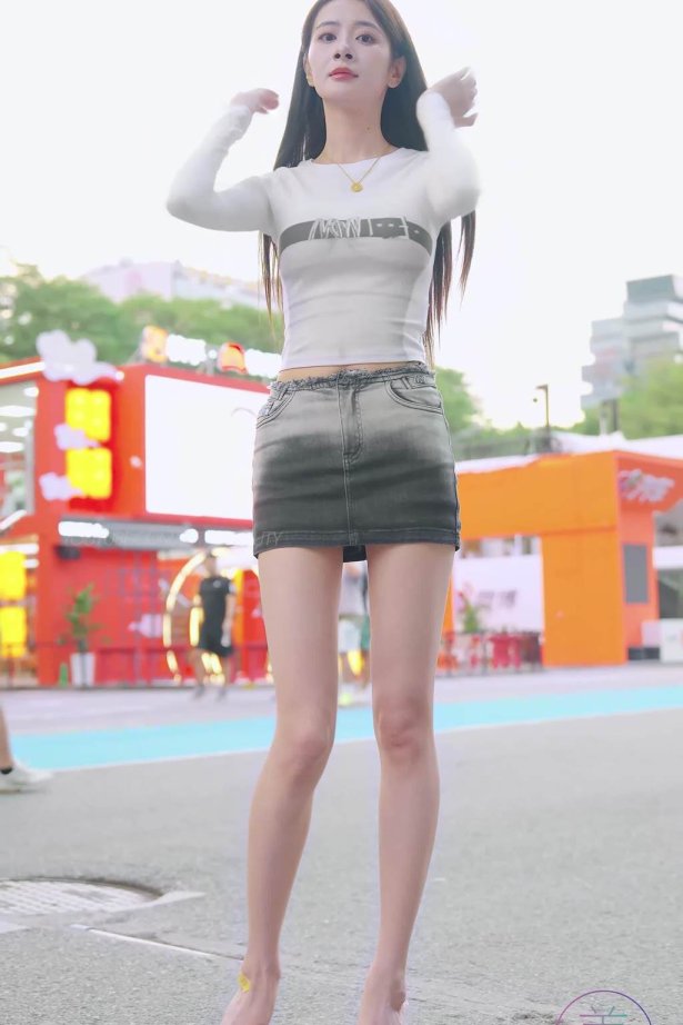 NO.1591 2024 广州车展 网红美女车模 beautyleg LOOKBOOK 47[1V/395MB]