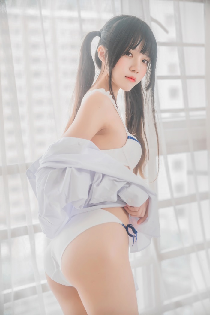 萝莉风COS 桜桃喵 – 白衬衫加可爱马尾辫 [47P/146MB]