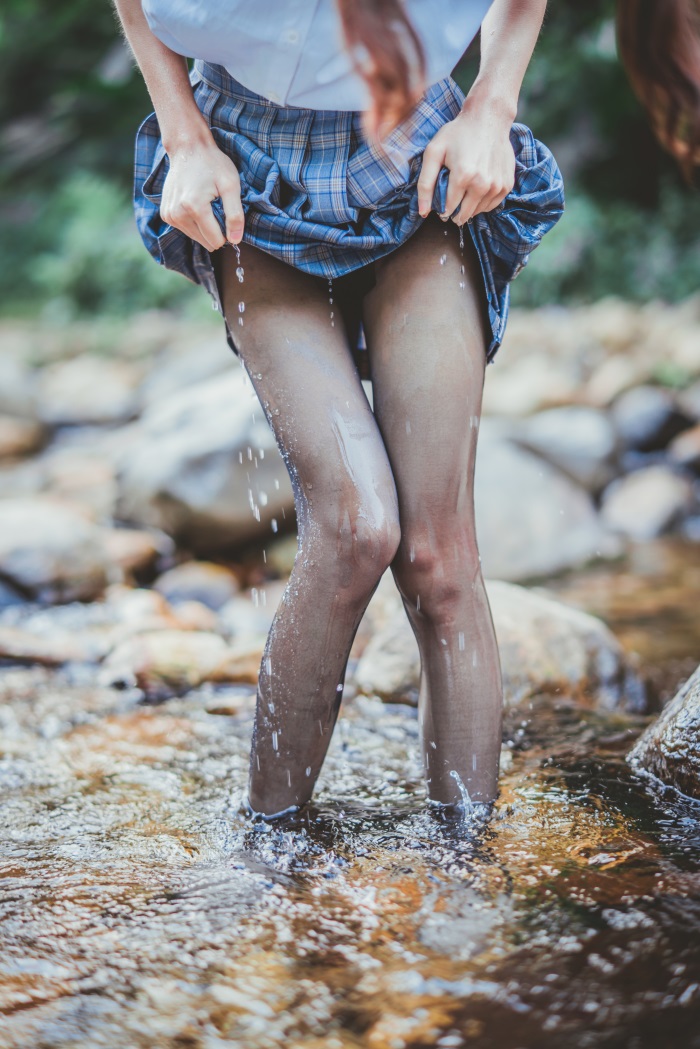 萝莉风COS 桜桃喵 – 小溪边 水灵灵娇滴滴 [75P/1.37G]