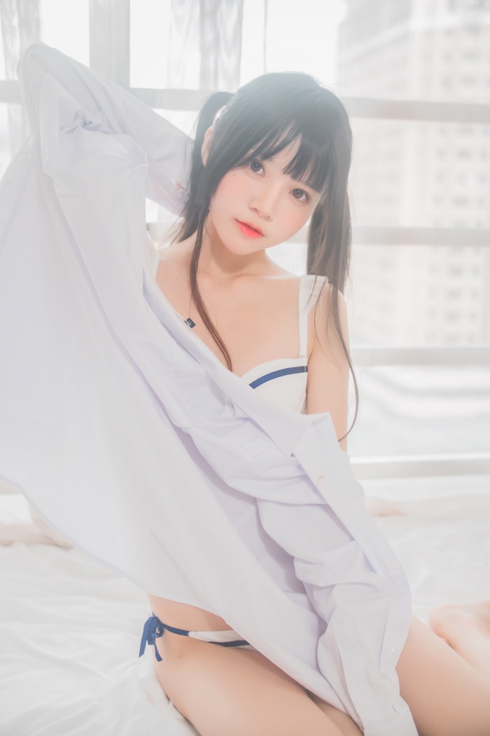 萝莉风COS 桜桃喵 – 白衬衫加可爱马尾辫 [47P/146MB]
