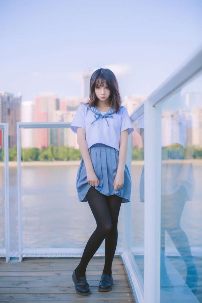 网红Coser@疯猫ss – 户外海边水手服 [15P/150MB]