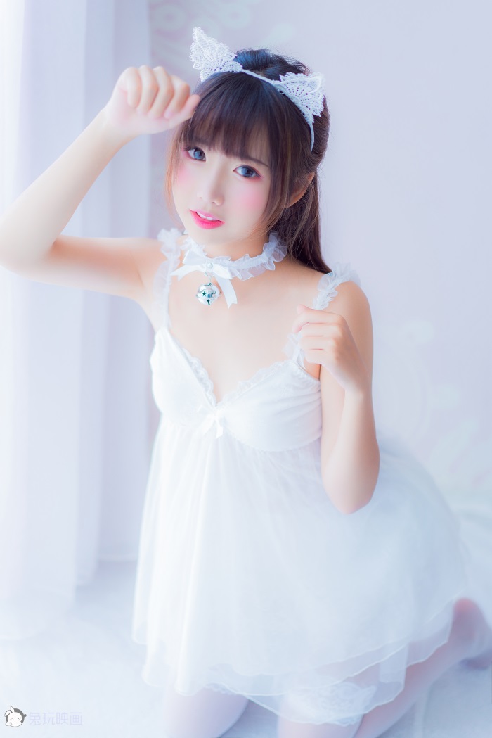 网红Coser@面饼仙儿 – 白丝吊带睡衣 [50P/1.46GB]