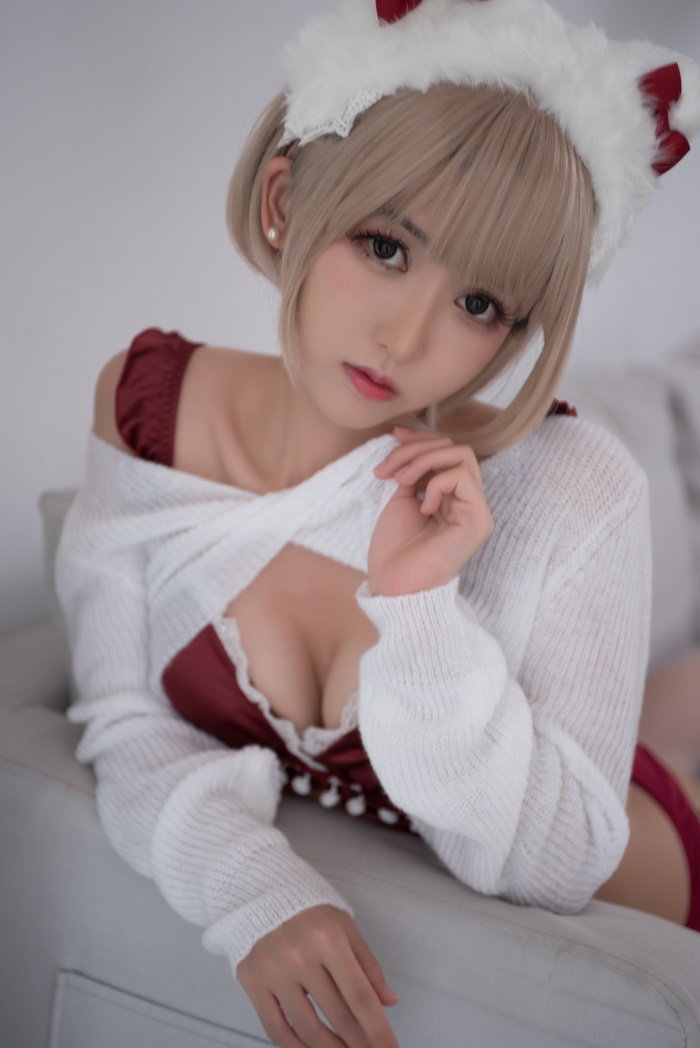 网红Coser@鳗鱼霏儿 – 兽耳 圣诞白网袜 [18P/184MB]