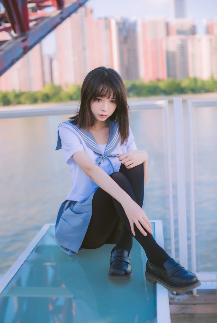网红Coser@疯猫ss – 户外海边水手服 [15P/150MB]