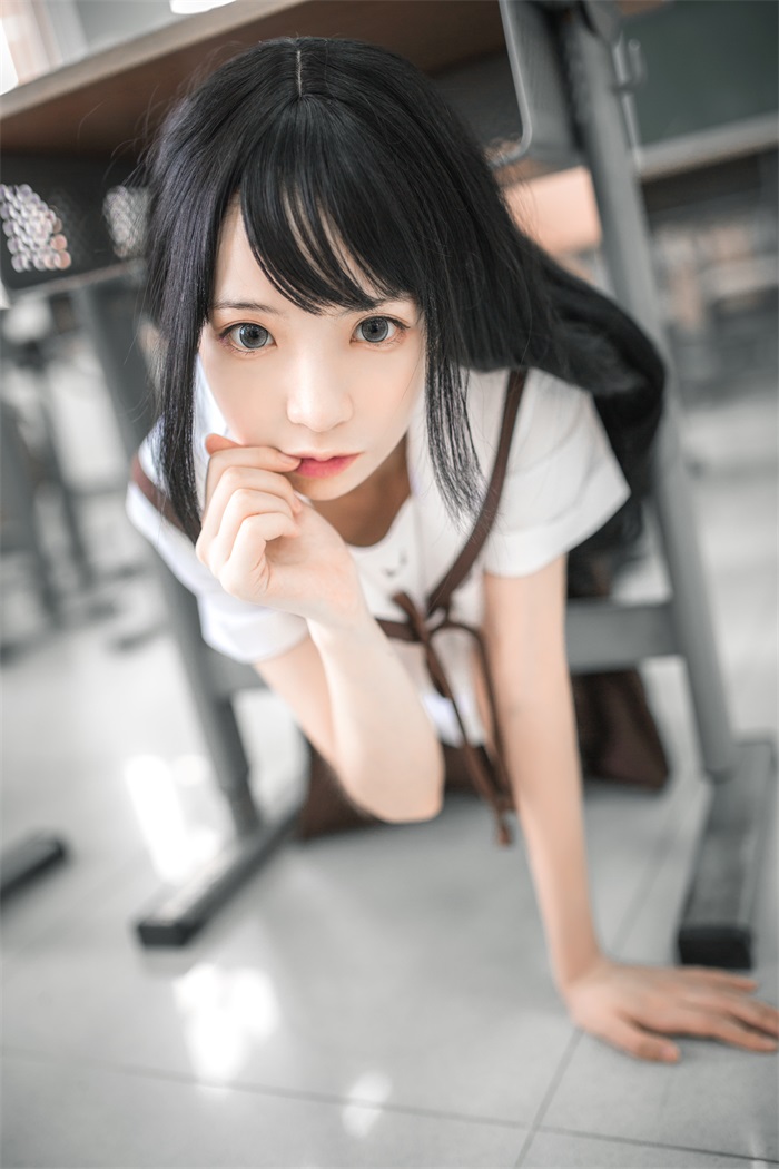 网红Coser@疯猫ss – 棕裙 [21P/172MB]