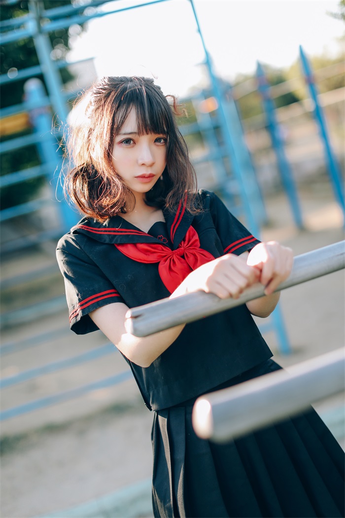 网红Coser@疯猫ss – 户外黑色制服JK [18P/155MB]