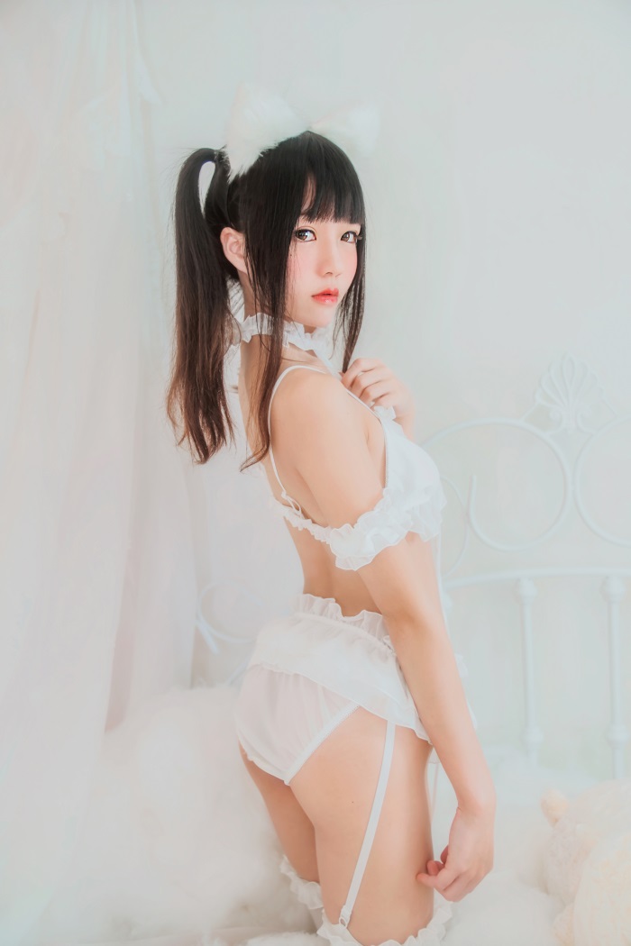 萝莉风COS 桜桃喵 – 纯洁的小白猫COS [32P/234MB]